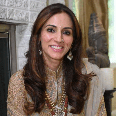 Rang-e-Mohabbat female artist smiling portrait