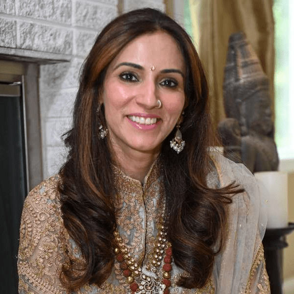 Rang-e-Mohabbat female artist smiling portrait