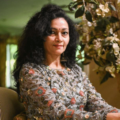 Rang-e-Mohabbat female artist indoor portrait