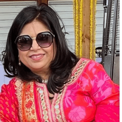 Rang-e-Mohabbat female artist portrait smiling