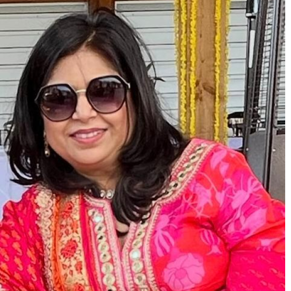 Rang-e-Mohabbat female artist portrait smiling