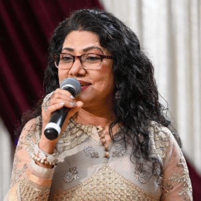 Rang-e-Mohabbat female singer speaking into microphone