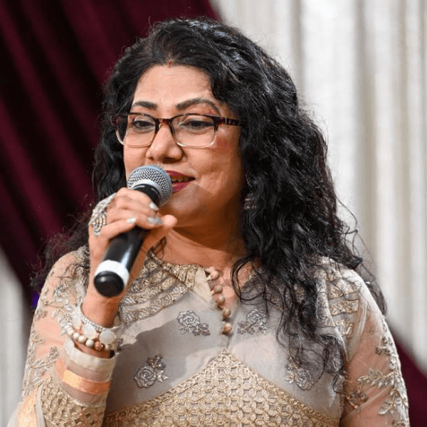 Rang-e-Mohabbat female singer speaking into microphone