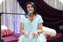 Rang-e-Mohabbat female singer performing on stage