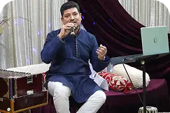 Rang-e-Mohabbat male singer seated performance