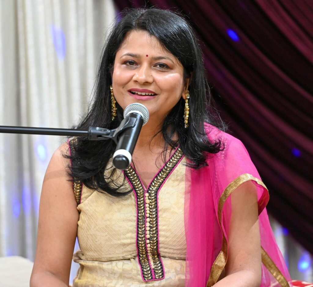 Rang-e-Mohabbat female singer performing on stage