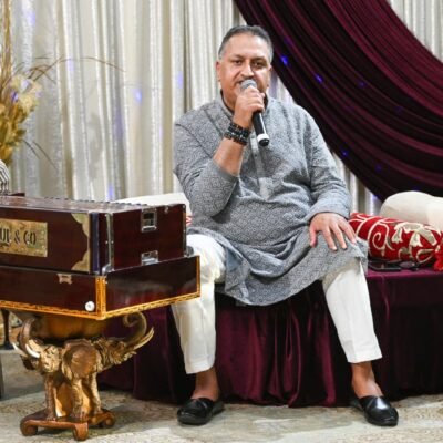 Rang-e-Mohabbat male artist seated on stage setup