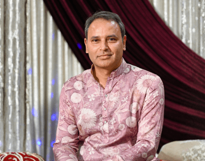 Rang-e-Mohabbat female artist seated portrait