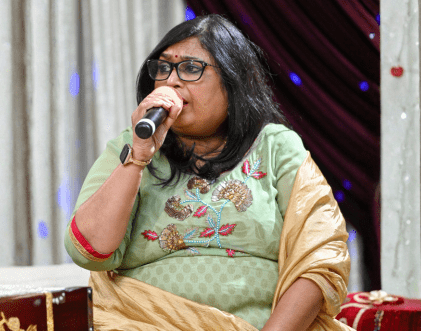 Female ghazal singer performing live – Rang-E-Mohabbat
