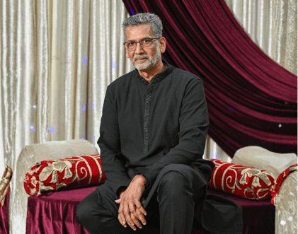 Rang-e-Mohabbat male ghazal artist seated during intimate musical mehfil